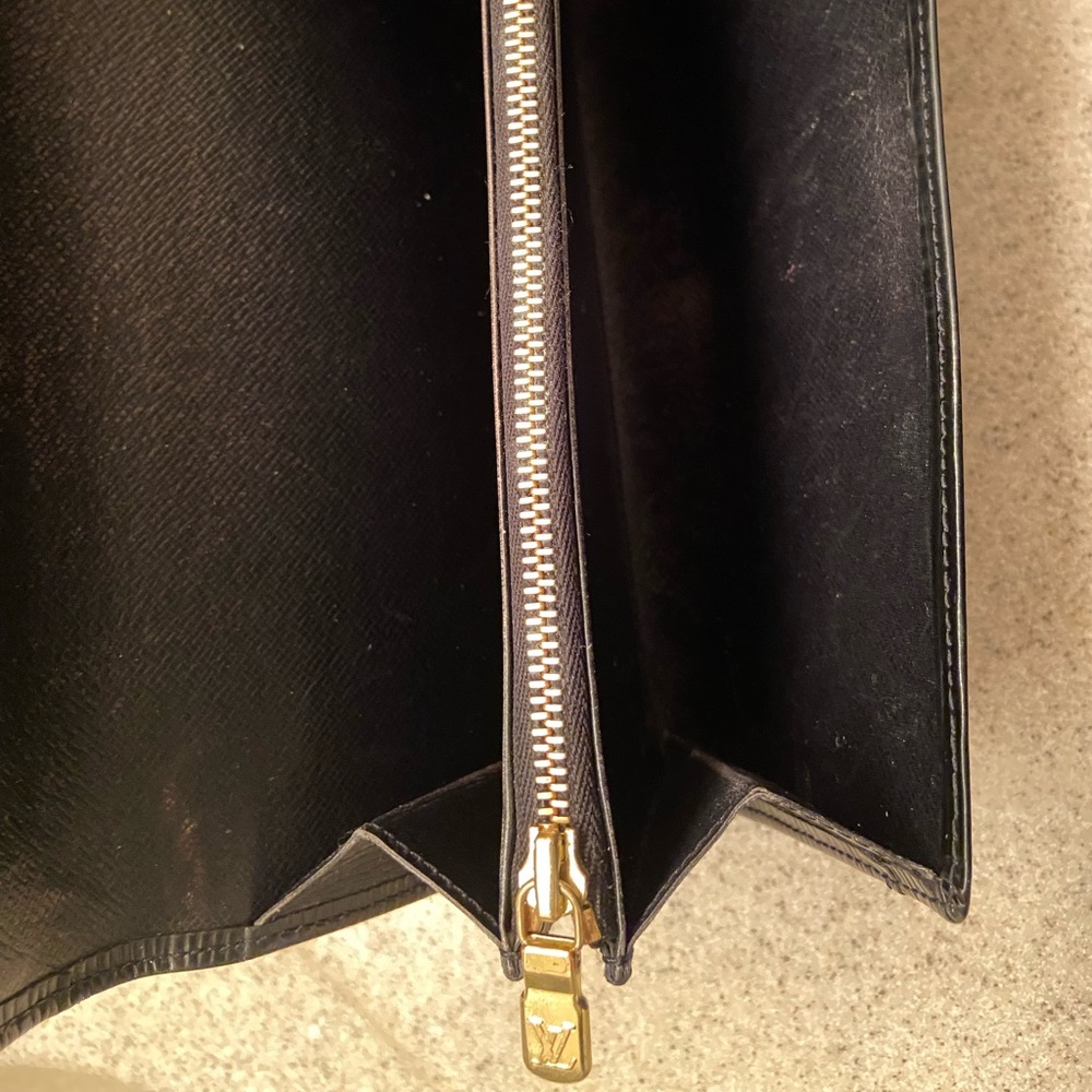 Authentic Louis Vuitton Black Epi Sarah Wallet - Picture 8 of 11